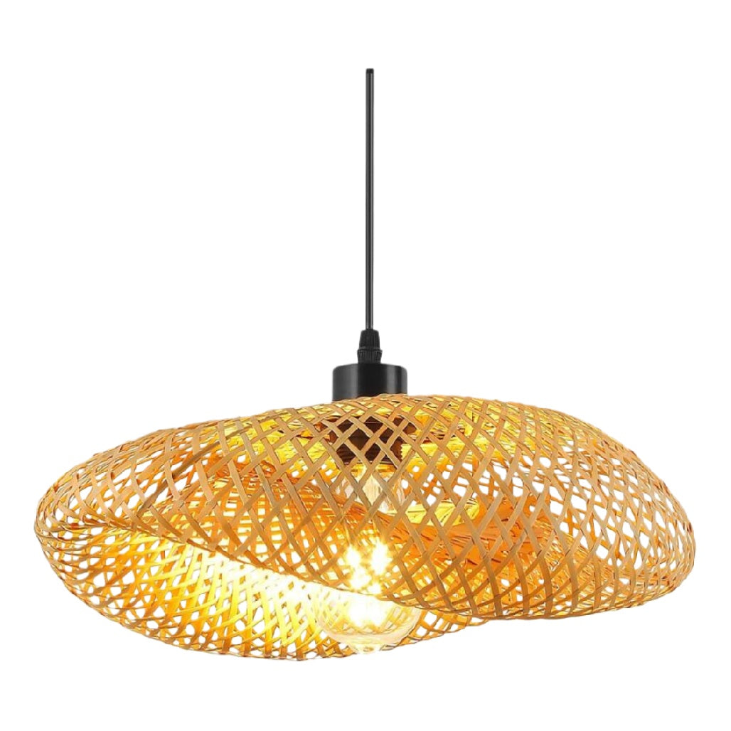 Suspension en osier tressé de couleur naturelle pour un éclairage chaleureux.